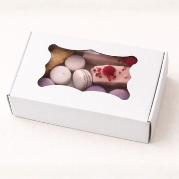 Pudełko na ciastka z okienkiem 25x15x5 cm białe z prążkowanej tektury