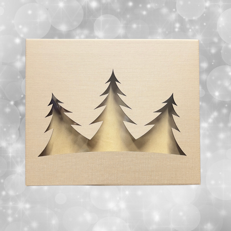 Pudełko świąteczne na ciastka, pierniki z choinkami i okienkiem kaszerowane 27,5x24x3,2 cm brązowe