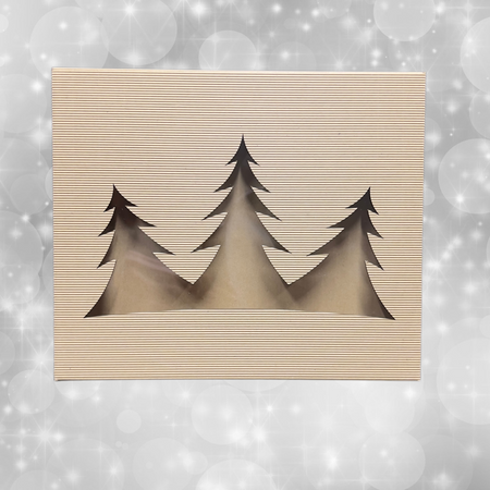 Pudełko świąteczne na ciastka, pierniki z choinkami i okienkiem prążkowane 27,5x24x3,2 cm  brązowe ECO